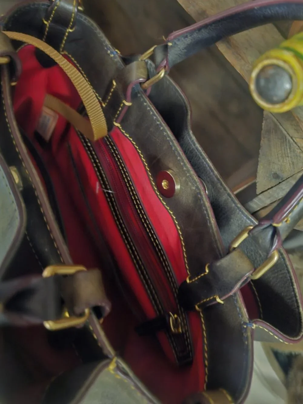 Dooney and bourke - Picture 3 of 7